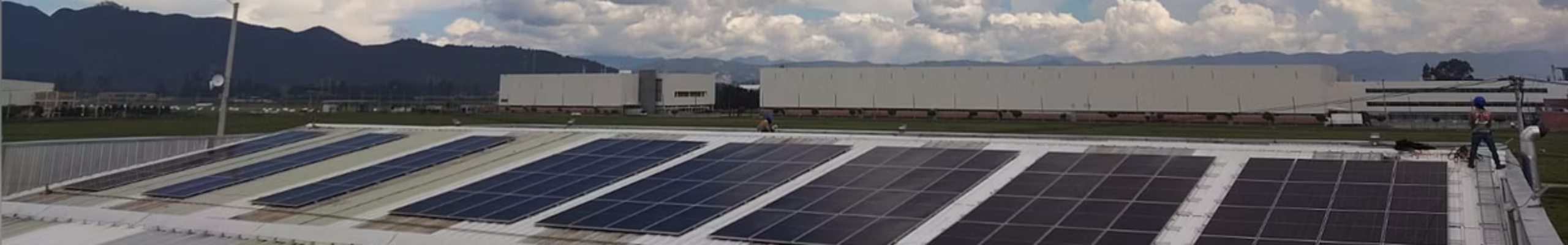 Sistema fotovoltaico instalado en la cubierta de Aldia Logística en Cundinamarca